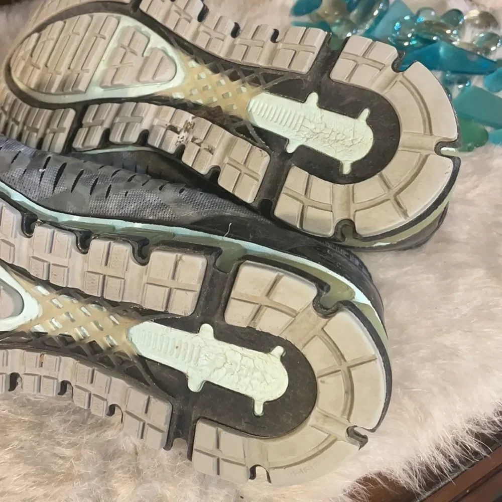 Asics shoes 9.5 (4734)